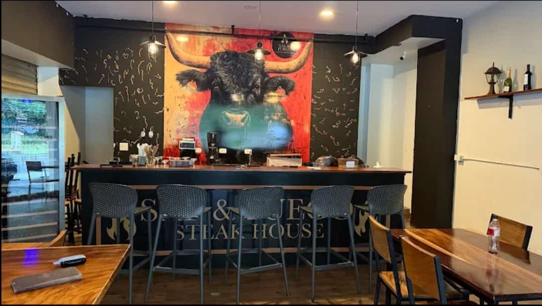 Steak House “Sal y Fuego” – Playa Hermosa